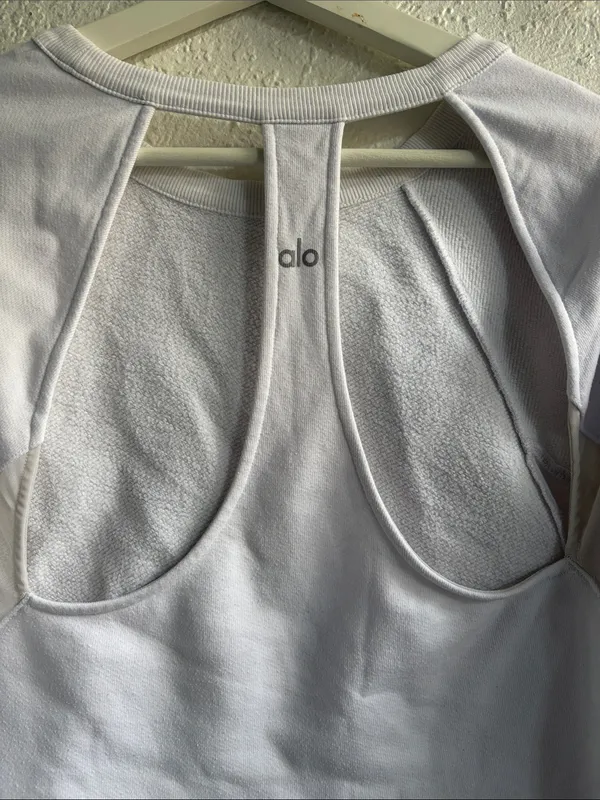Alo Yoga Women's Cropped Long-Sleeve Pullover Top - White - Image 3