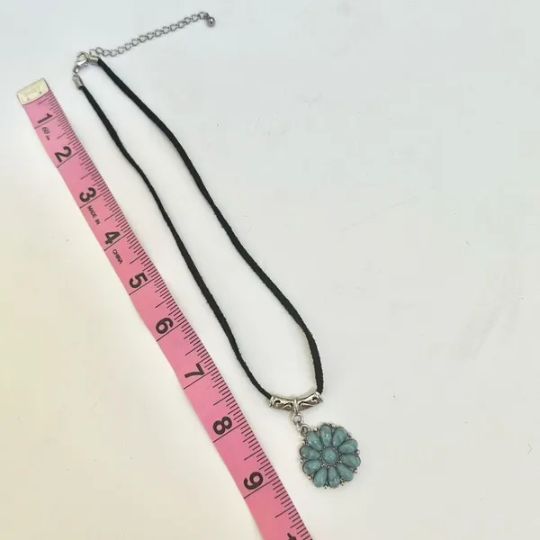 Turquoise blue silver tone circle pendant necklace - Image 6