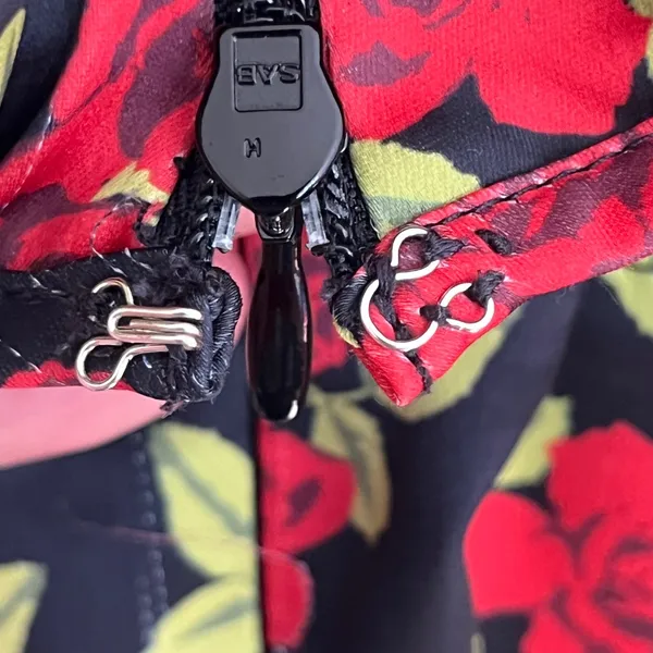 Urban‎ Outfitters Red Rose Floral Mini Slip Dress Black V-Neck Size Large 90s - Image 8