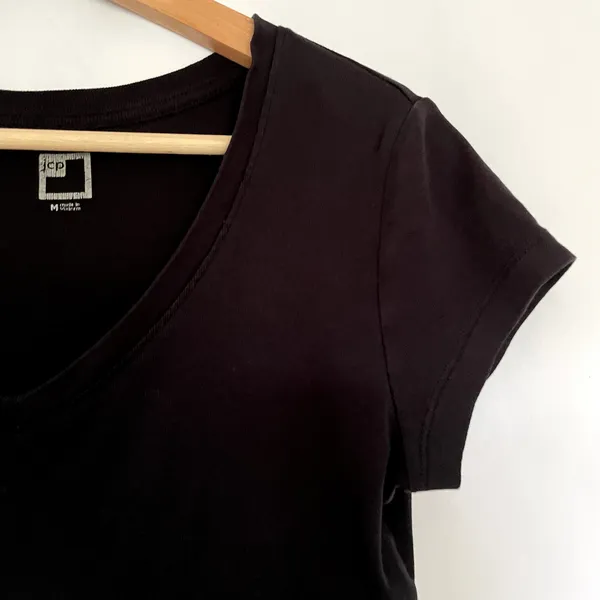 JCPenney black short sleeved shirt v-neck top women's size medium cotton basic - Image 2