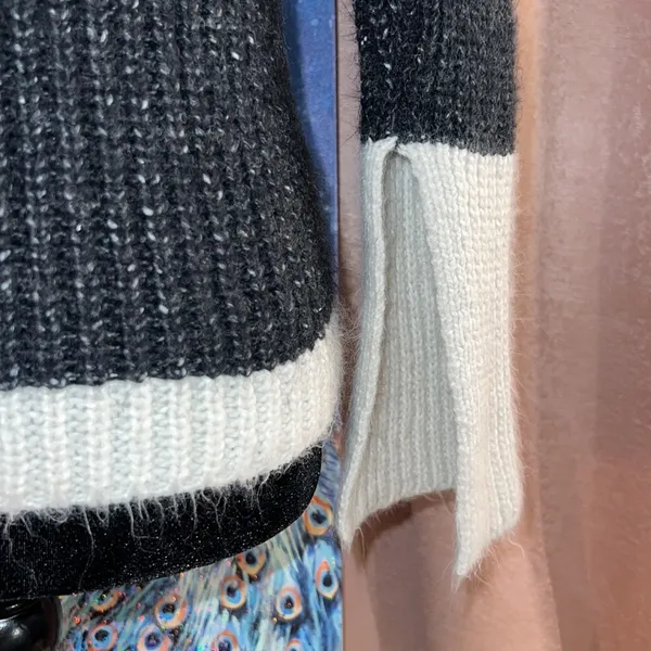 Press Size M Cowlneck Sweater - Image 8