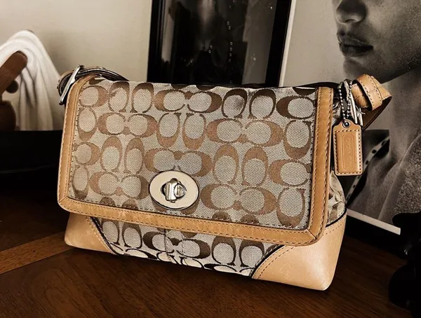 Y2k Restored Coach Hampton Signiature Tan Shoulder Bag - Image 3