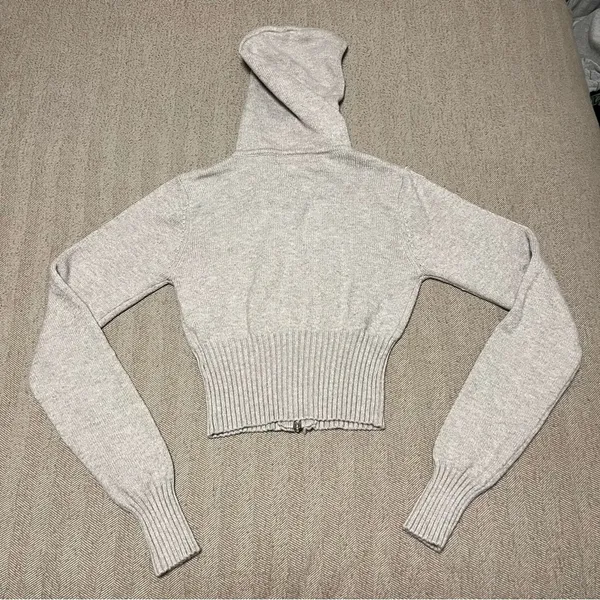 Edikted desiree knitted hooded cardigan, cropped in Gray Melange - Image 10