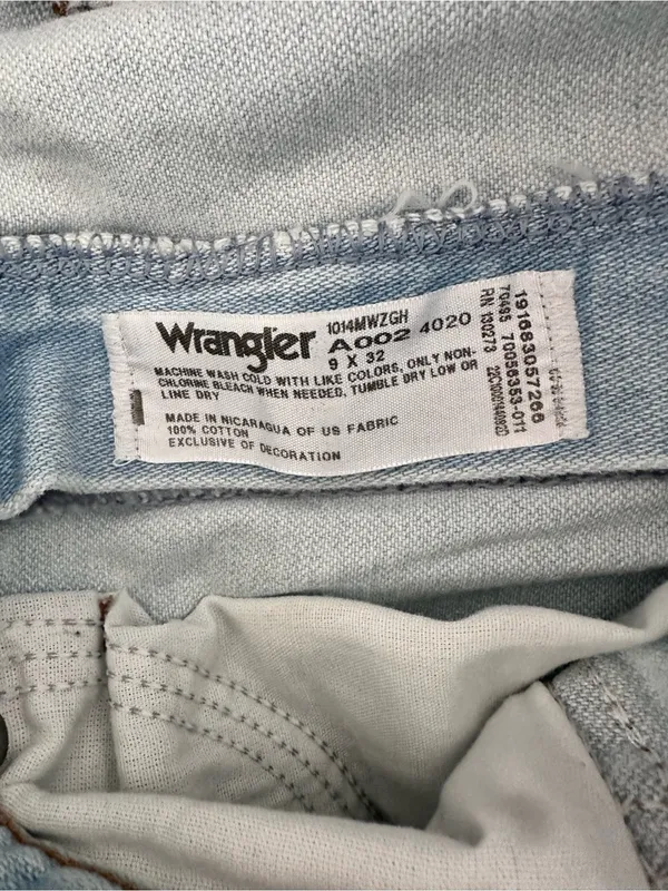 Vintage Wrangler Women's Light Wash Straight Leg Jeans - Pale Blue - Image 6