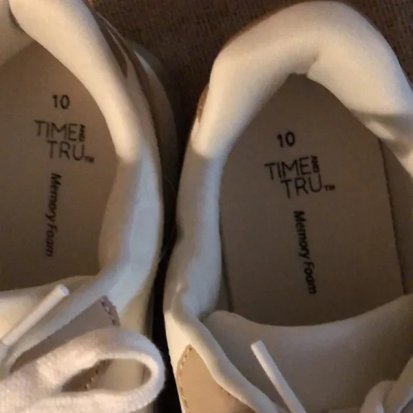 Time & Tru Memory Foam tennis shoes never worn. White and Tan size 10 - Image 3