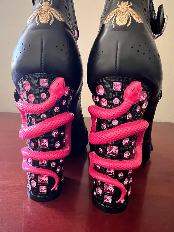 NEW Gucci Queercore Crystal Embellish Brogue Snake Heel Pumps Size 38.5 RARE - Image 10