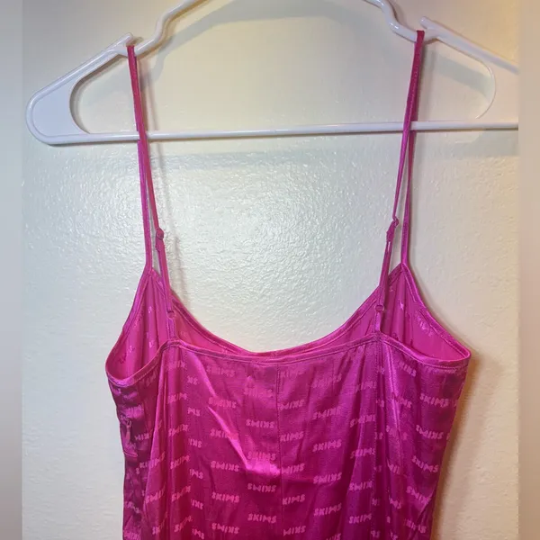 NWOT‎ SKIMS Woven Jacquard Lace Long Slip Dress in Hot Pink SizeS - Image 9