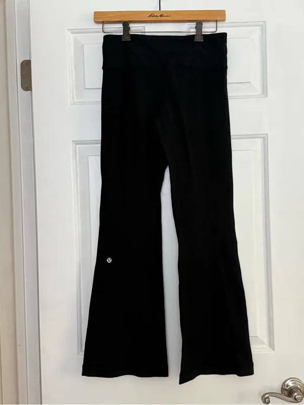 Lululemon Reversible Groove Pant *Full-On Luon in Black Raspberry Macro Strip - Image 4