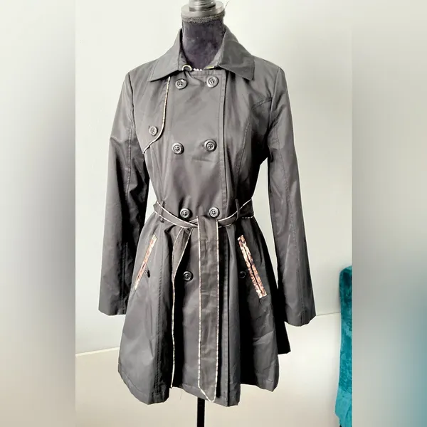 Stylish dressy BETSEY JOHNSON trench coat🔥🔥 - Image 6