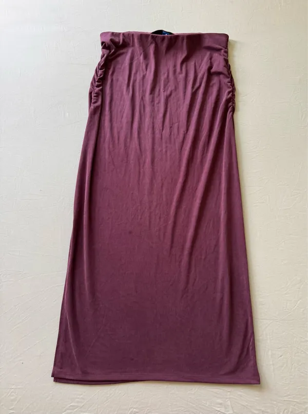 Old Navy Ribbed Ruched Maxi Skirt - Image 3