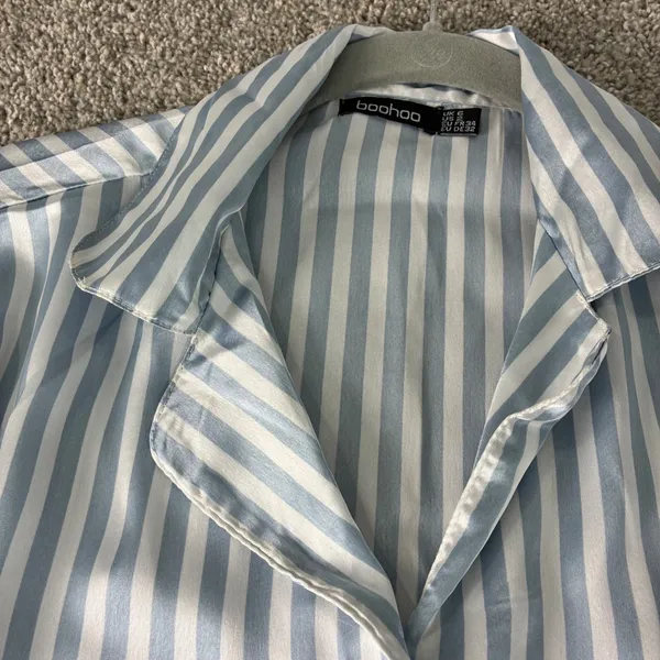 Boohoo Womens Pajama Set Size 2 Blue White Striped Shirt Shorts Sleepwear Lounge - Image 3