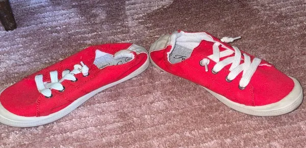 Stylish Red Women's Sneakers Size 6 - Image 2