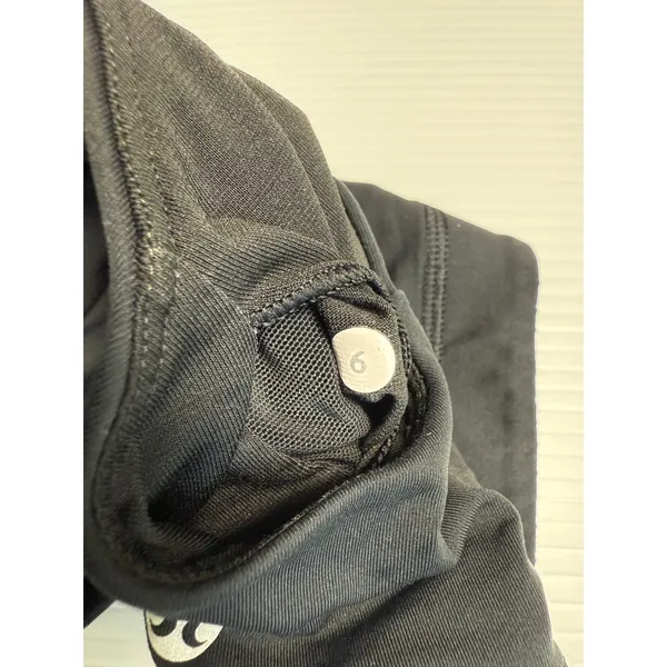 Lululemon Sports Bra Criss Cross Back Black‎ Athletic Workout Top size 6 - Image 5