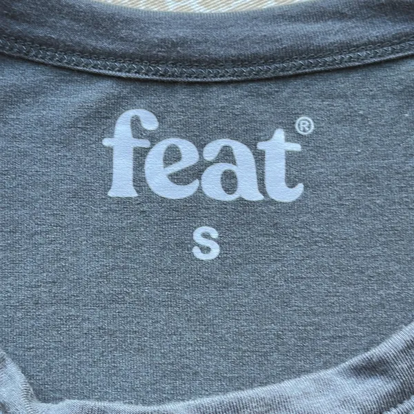 Feat Gray Short Sleeve Crew Neck Cropped Tee Shirt size S - Image 2