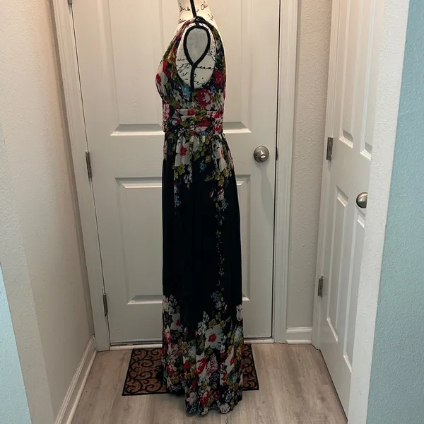 Ever Pretty Floral Black Maxi Dress with V-Neck - Image 2