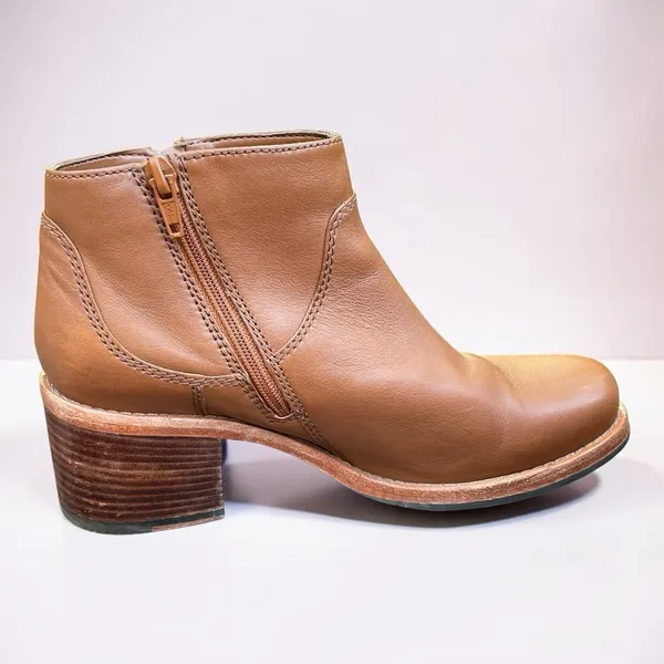 Old Money Clarks Clarkdale Dawn Tan Leather Chelsea Block Heel Ankle Boots 7M - Image 10