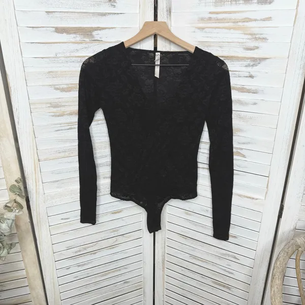 INTIMATELY FREE PEOPLE Women's Size XS Black V Neck Lace Bodysuit Top Vampy Goth - Image 12