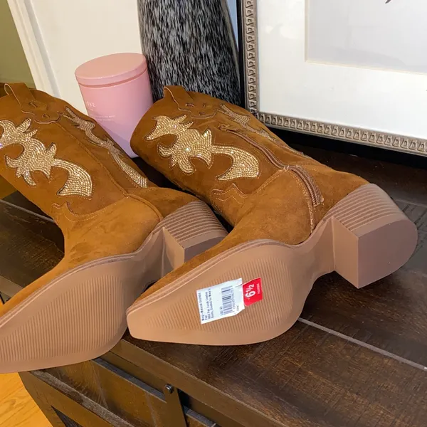 NWT!! Material Girl Brown Cowgirl Boots with Gold Accents Size 6.5 - Image 14