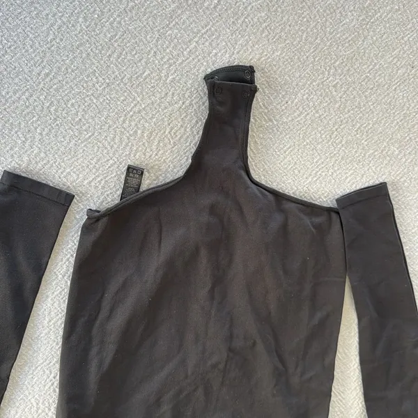 SKIMS Essential Bodysuits Crewmeck long sleeve, Size Small, $78 - Image 7