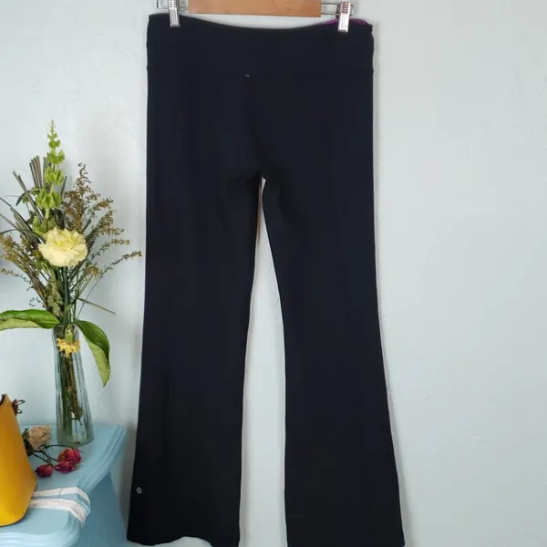 Lululemon black Reversable flare Groove pant OG’s excellent condition! - Image 5
