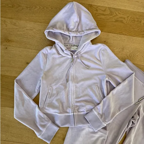 Juicy Couture - Velour & Rhinestone Hooded Top & Pants in Orchid Petal Purple - Image 2