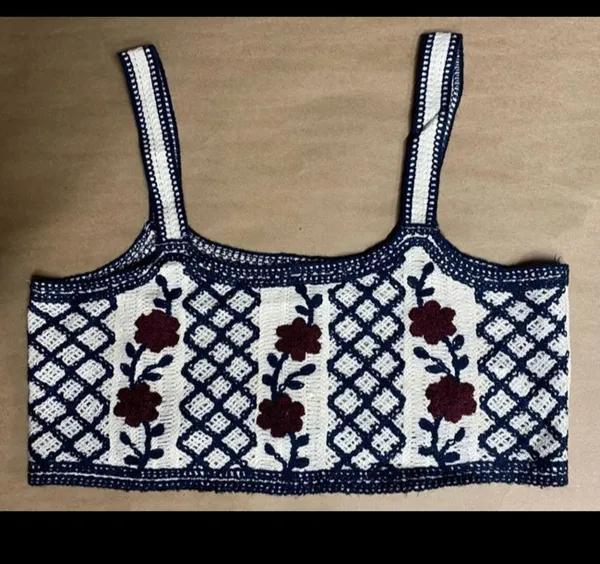 Cupshe crochet crop top. Size Large - Image 2