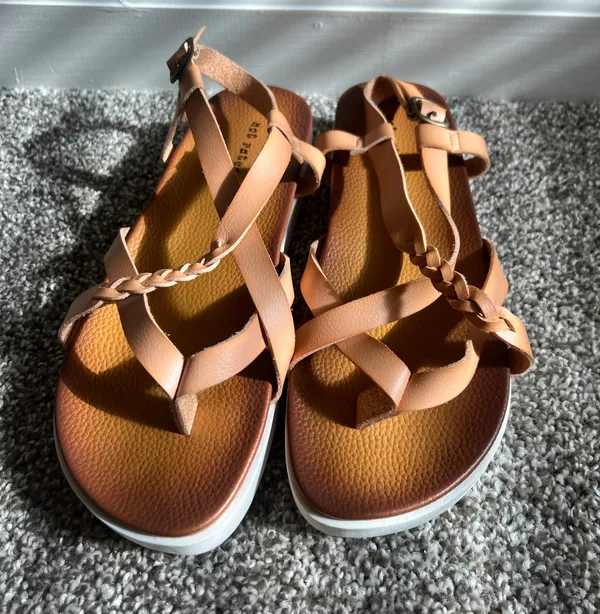 sandles Size 9 - Image 3