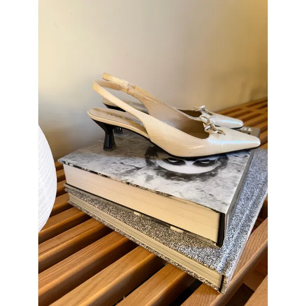Vintage Via Spiga Ivory Leather Bow Slingback Heels Size 8 - Image 4