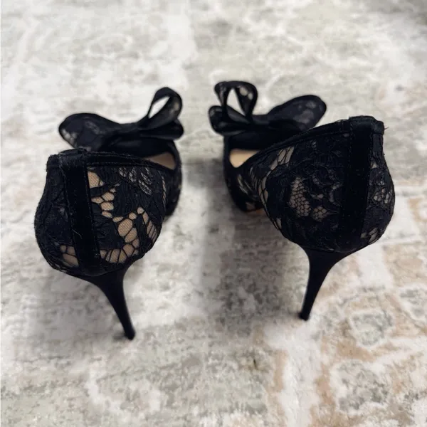 Valentino Garavani Black Floral Lace Heels (Size 38.5) - Image 4