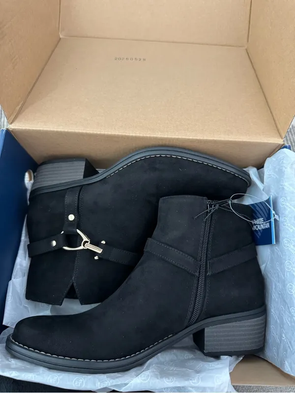 White Mountain Women's Ankle Boot Size 9 Black Faux Suede Easy zip-up closure - Image 2