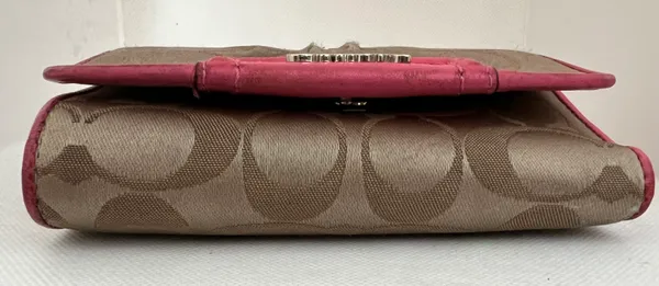 Coach | ladies Signature Jacquard clutch wallet. - Image 4