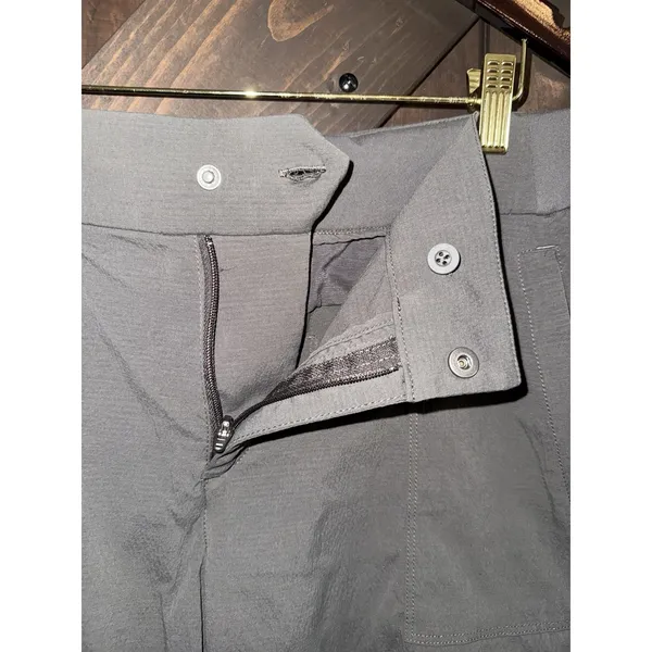 Athleta‎ Shorts Women's Olive Green Size 14 Stretch Shorts With Zipper Pockets - Image 4