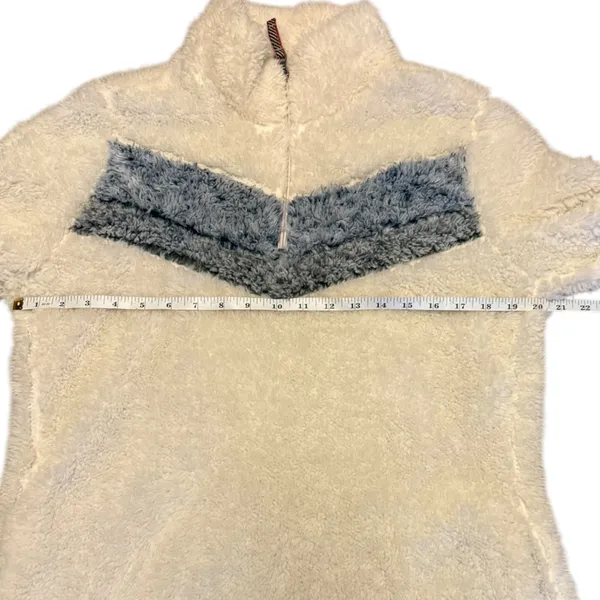Weatherproof Vintage Super Soft Faux Fur Pullover Medium EUC - Image 5