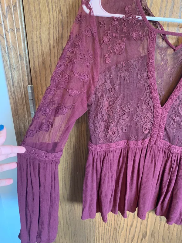 American Eagle Flowy Lace Top - Image 3