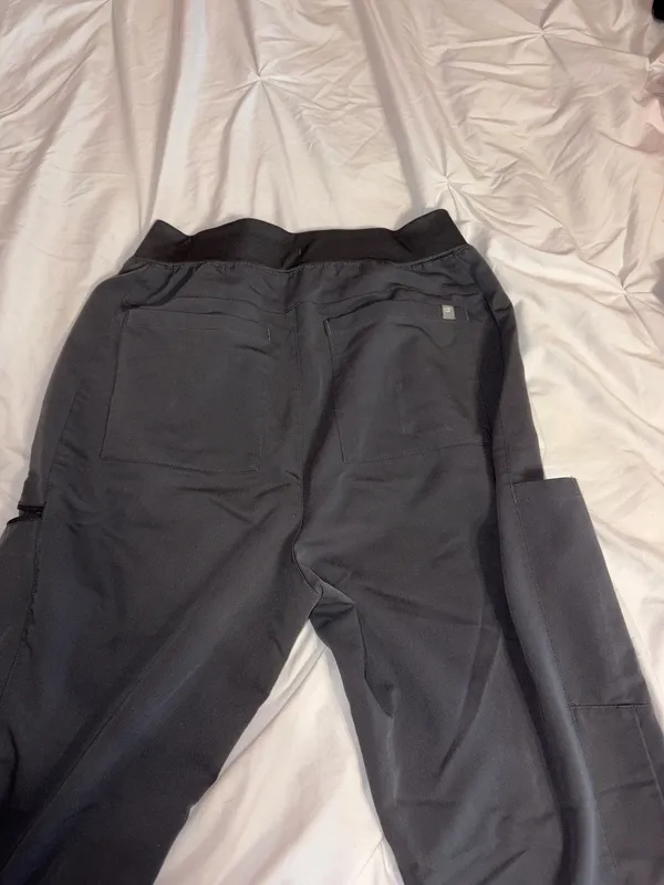Fabletics Scrub Set - Image 2