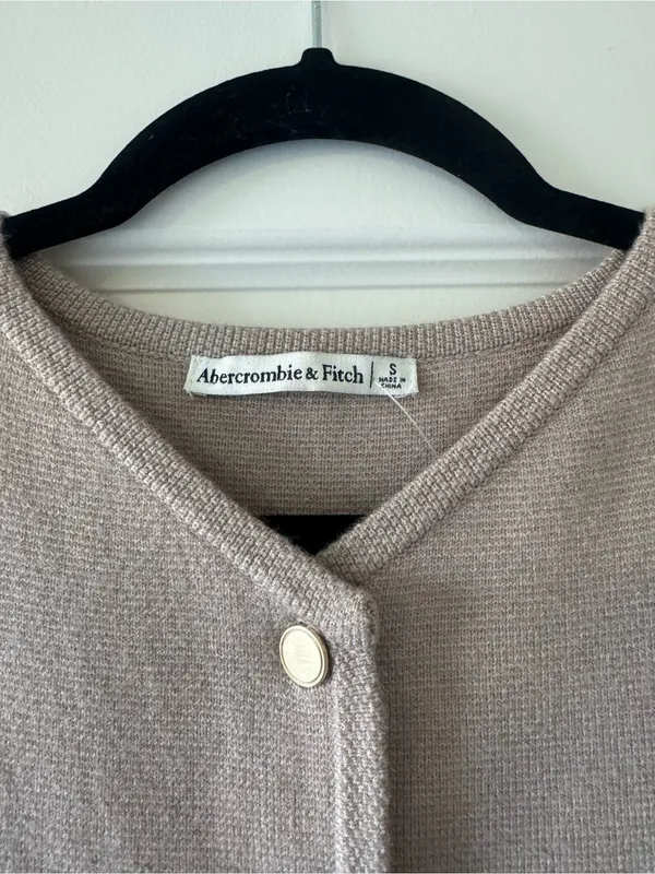 Abercrombie & Fitch Mara High-V LuxeLoft Sweater Vest - Image 4