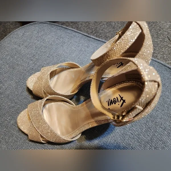 Gold Lavish heels measurements are pictured. - Image 5