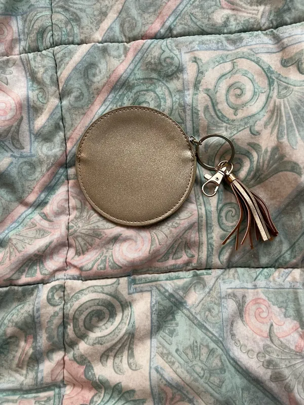 Gold initial A coin pouch - Image 2