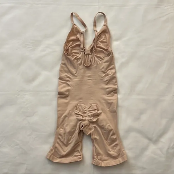 - Skims Seamless Sculpt Mid Thigh Bodysuit Nwot Size L - Image 2