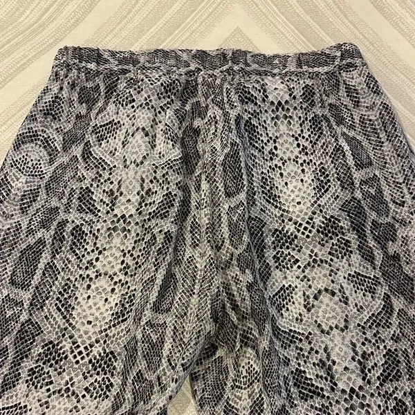 Equipment Women’s Silk Snakeskin Black & White Print Loose Fit Pants Size Small - Image 7