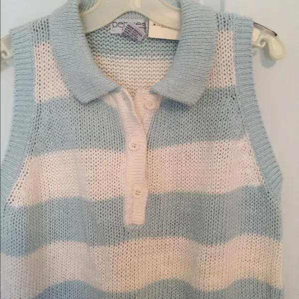 Cute knitted top. BNWT. Size S. Blue - Image 2