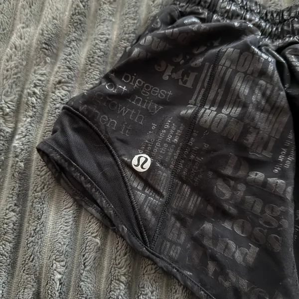 Lululemon Hotty Hot Short II *2.5" Manifesto - Image 5