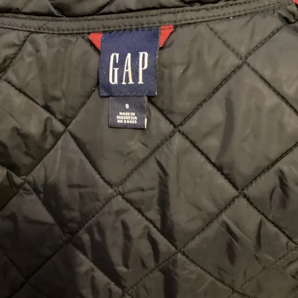 Gap Black Light Quilted Vest Size Small
Spring, Fall - Image 10