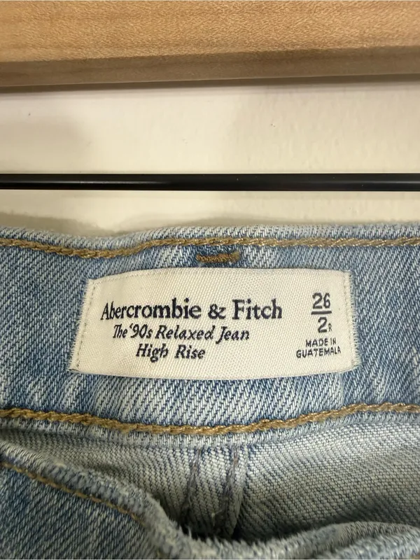 Abercrombie and Fitch 90s Relaxed Jeans Light Wash High Rise - Image 4