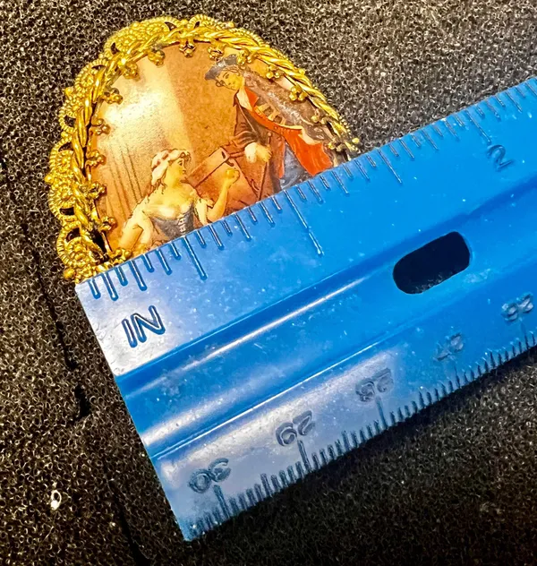 Vintage Gold Tone Lovers Hand Painted Ceramic Victorian Oval Brooch Pin - Image 4