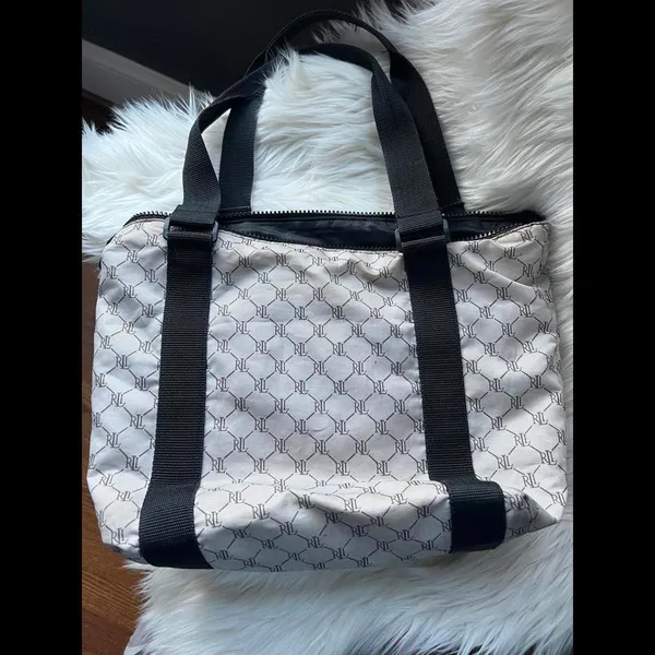 Lauren Ralph Lauren Quilted Tote Bag - Stylish and Versatile - Image 2