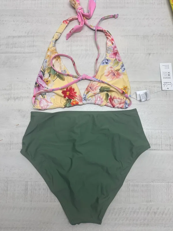 Cupshe reversible floral-print top and solid green high-waisted bottoms. - Image 5