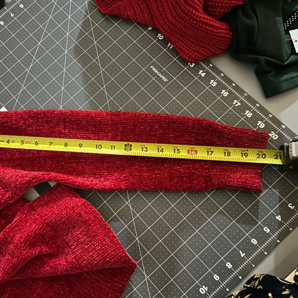 Stylish Red and White Women's Sweater Size undefined - Image 6