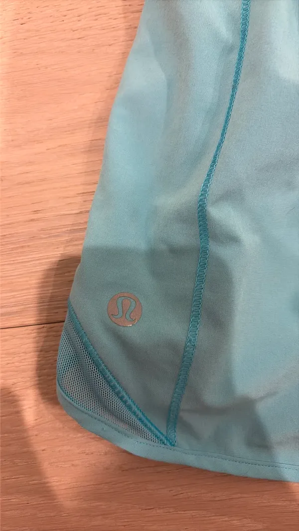 Low-Rise Lululemon Hotty Hot 4" - Image 4