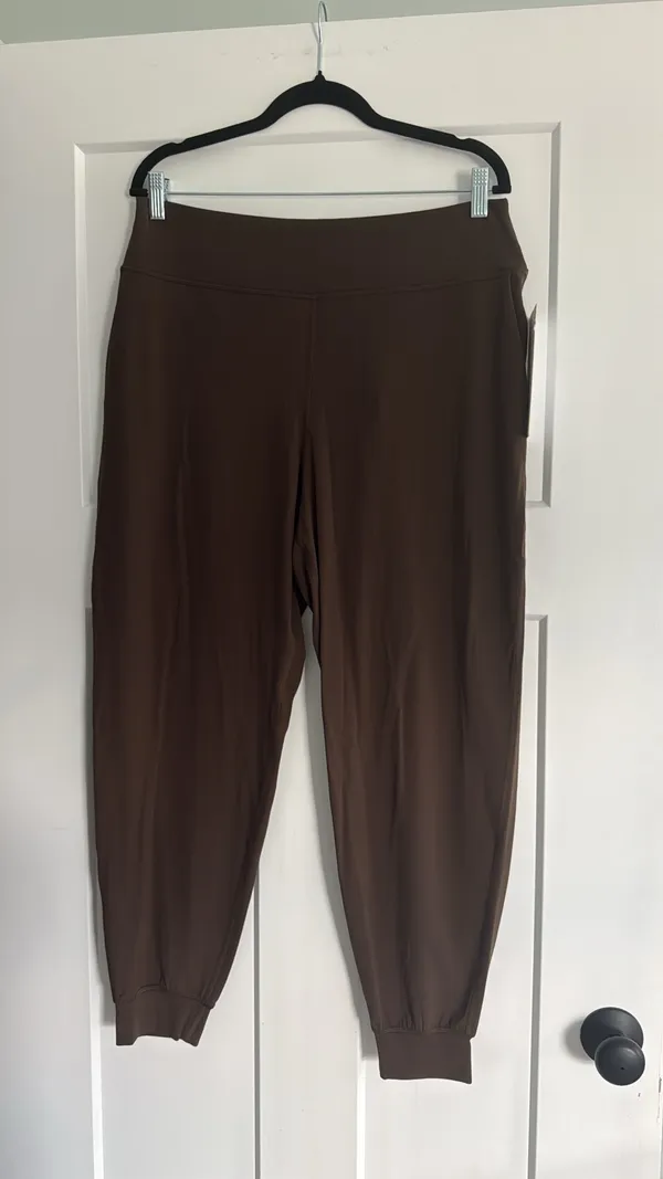 Lululemon Size 12 Align HR 26” Legging Joggers Short - Image 3